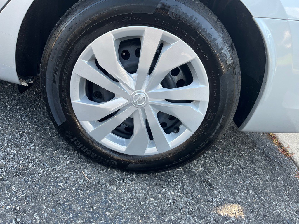 2020 Nissan Versa Image 9
