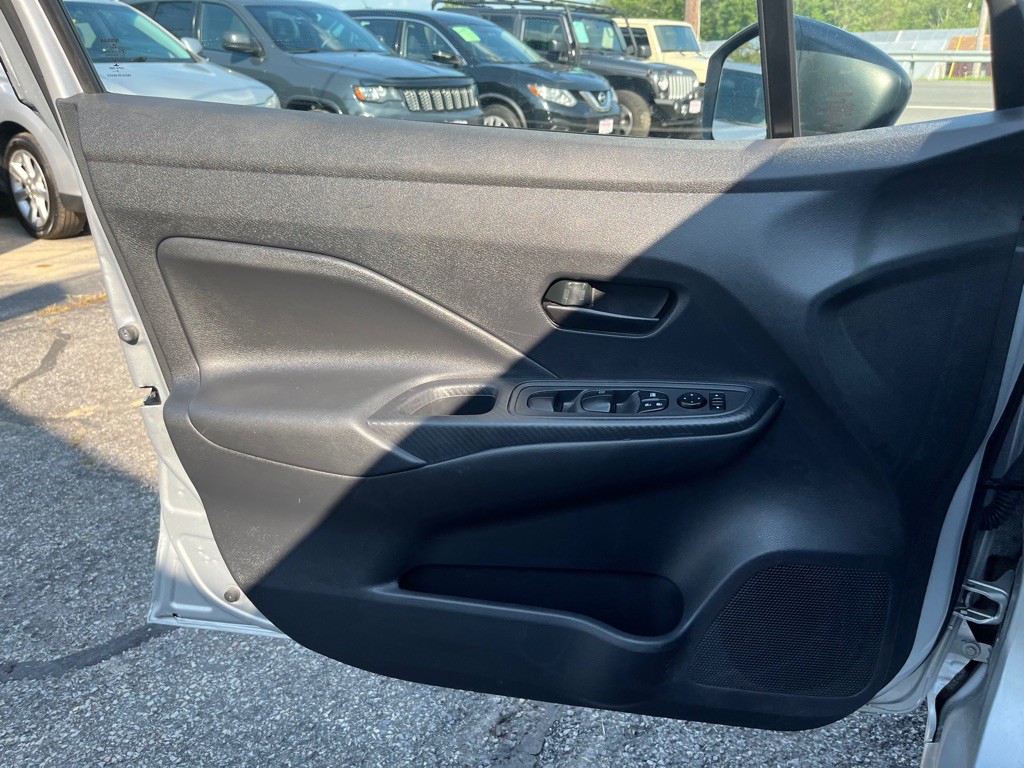 2020 Nissan Versa Image 11