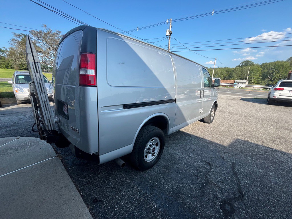 2020 GMC Savana Image 6