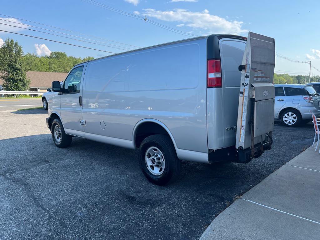 2020 GMC Savana Image 9