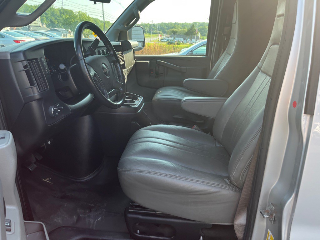 2020 GMC Savana Image 11