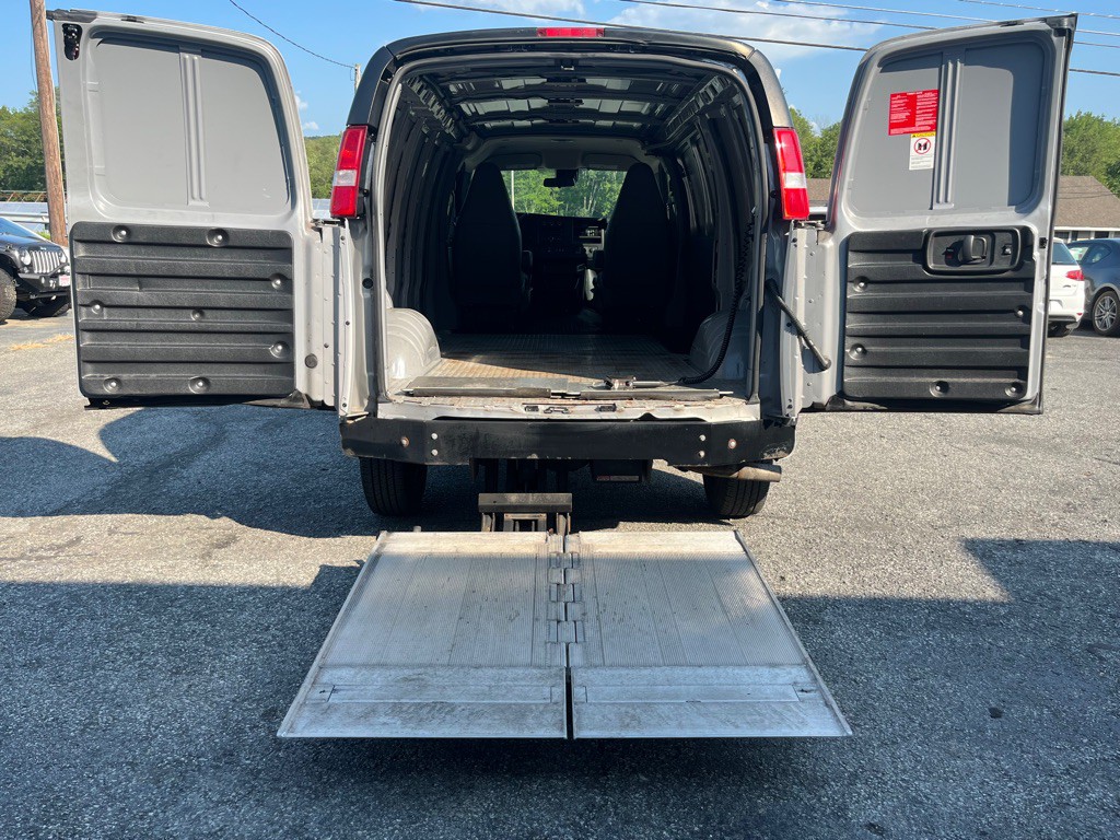 2020 GMC Savana Image 16