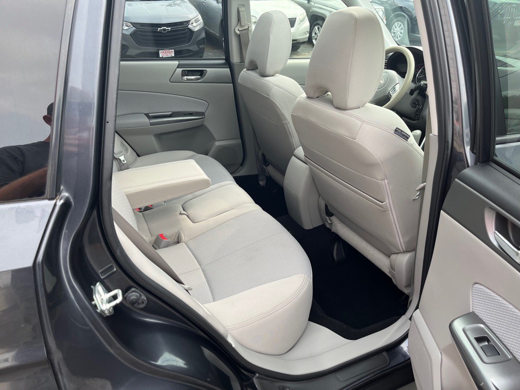 2012 Subaru Forester Image 11