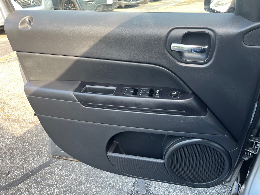2015 Jeep Patriot Image 12