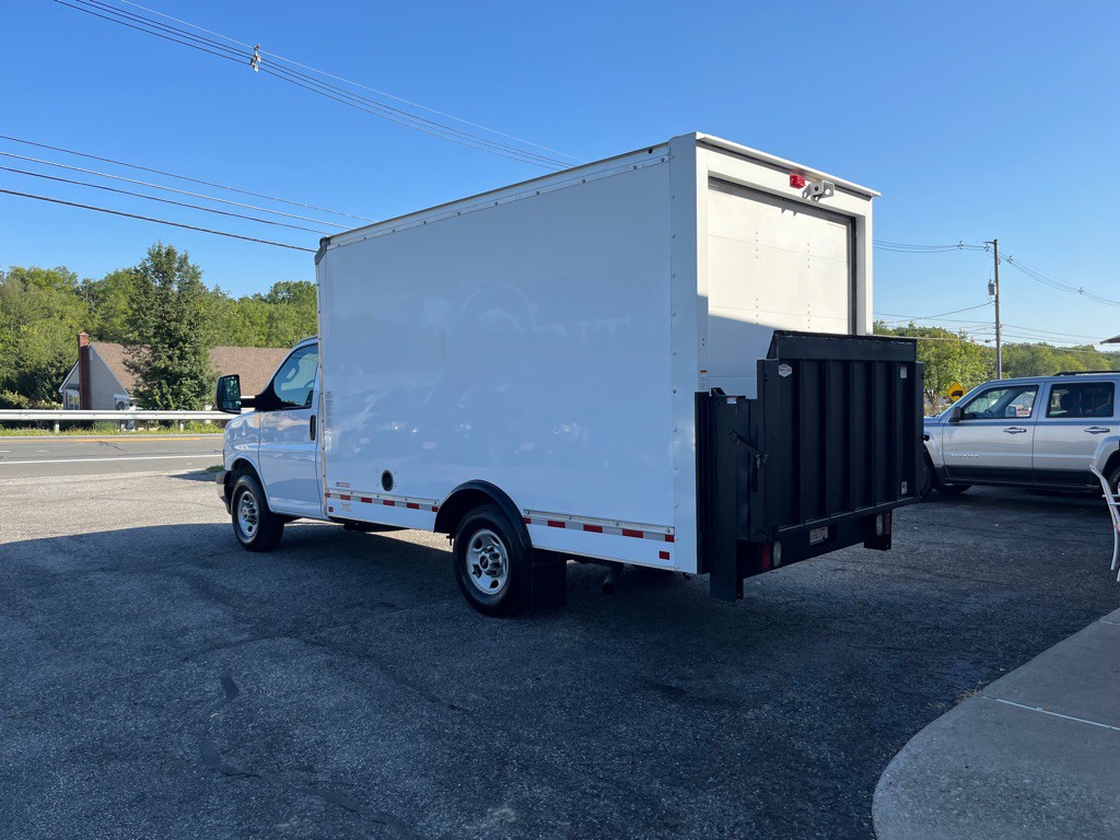 2020 GMC Savana Image 9