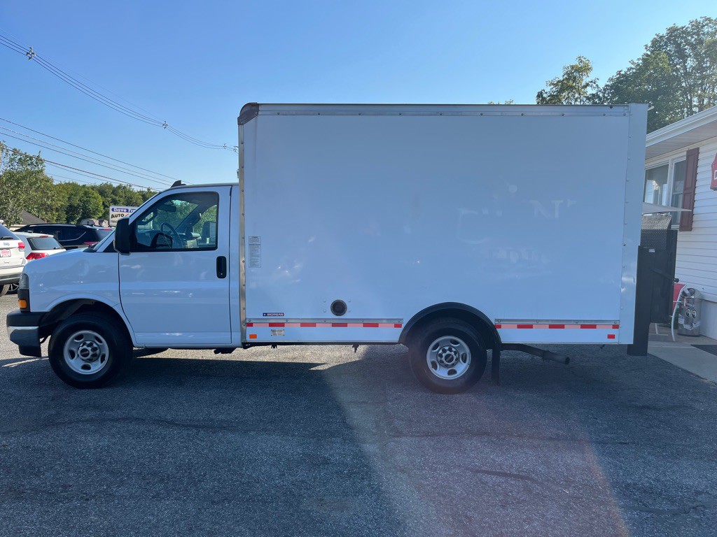 2020 GMC Savana Image 10