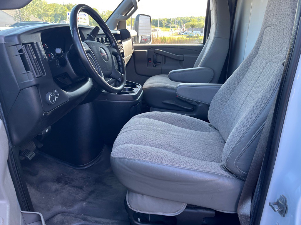 2020 GMC Savana Image 11