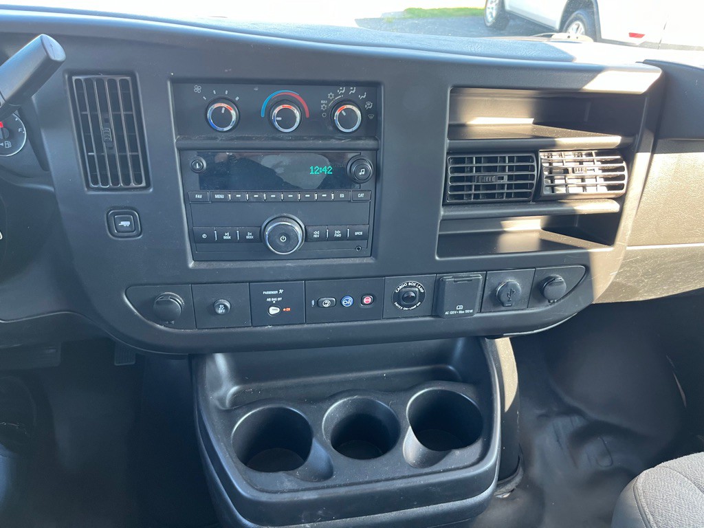 2020 GMC Savana Image 13