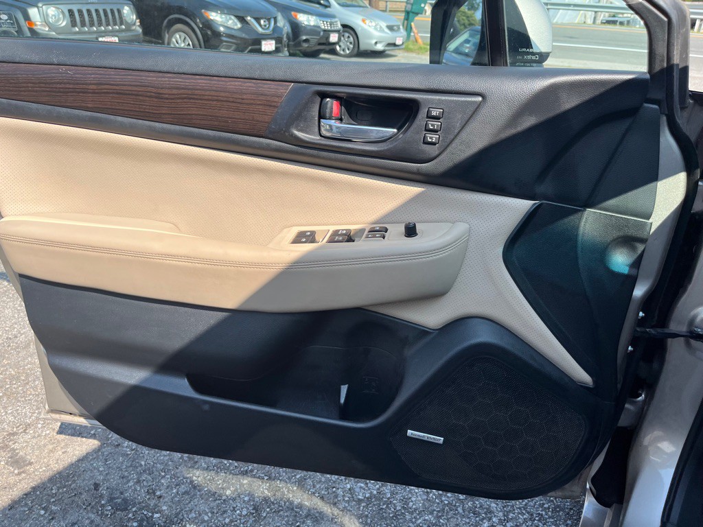 2015 Subaru Legacy Image 11