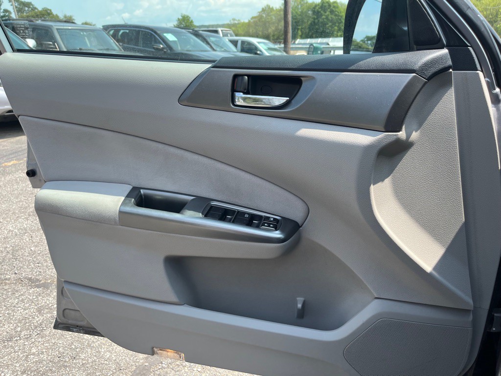 2011 Subaru Forester Image 12
