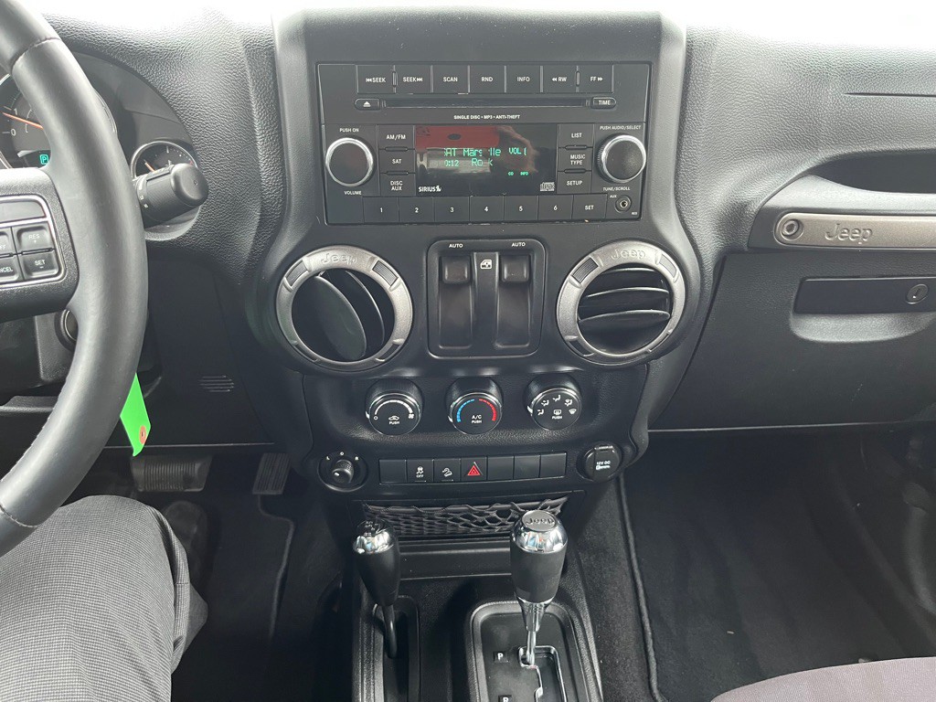 2013 Jeep Wrangler Image 13