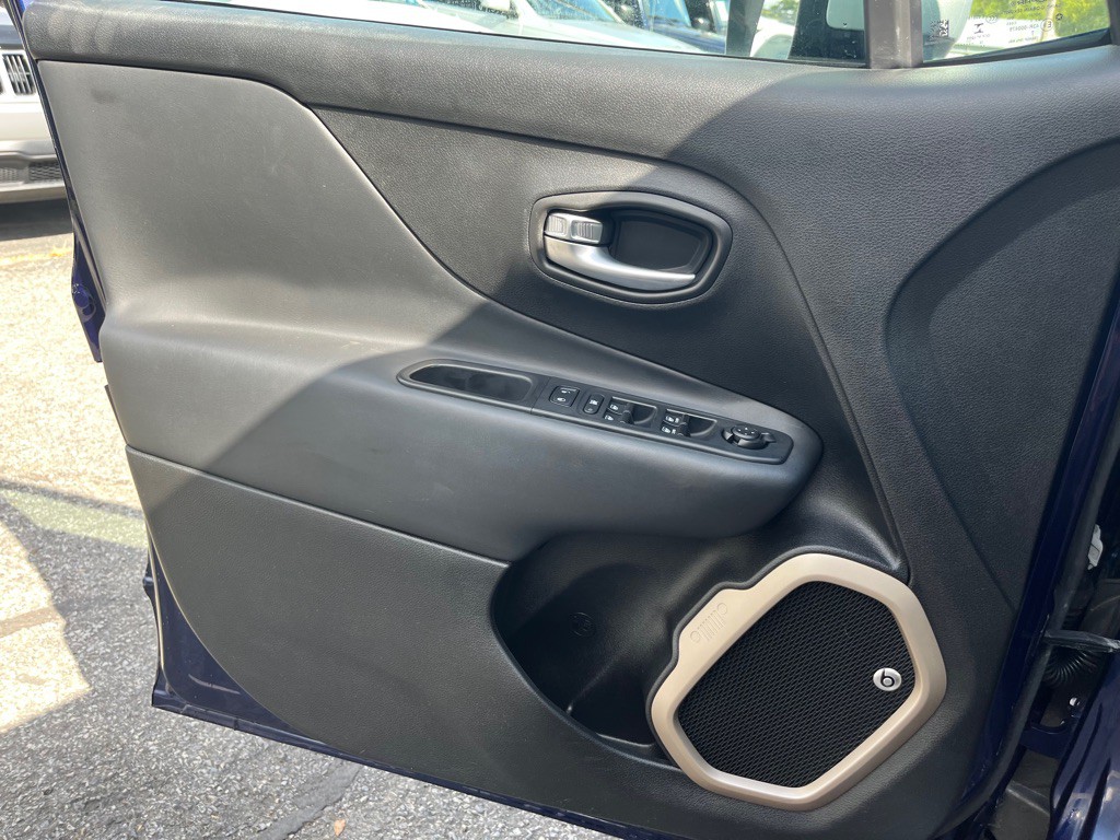 2016 Jeep Renegade Image 12
