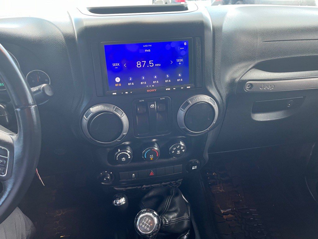 2014 Jeep Wrangler Image 10