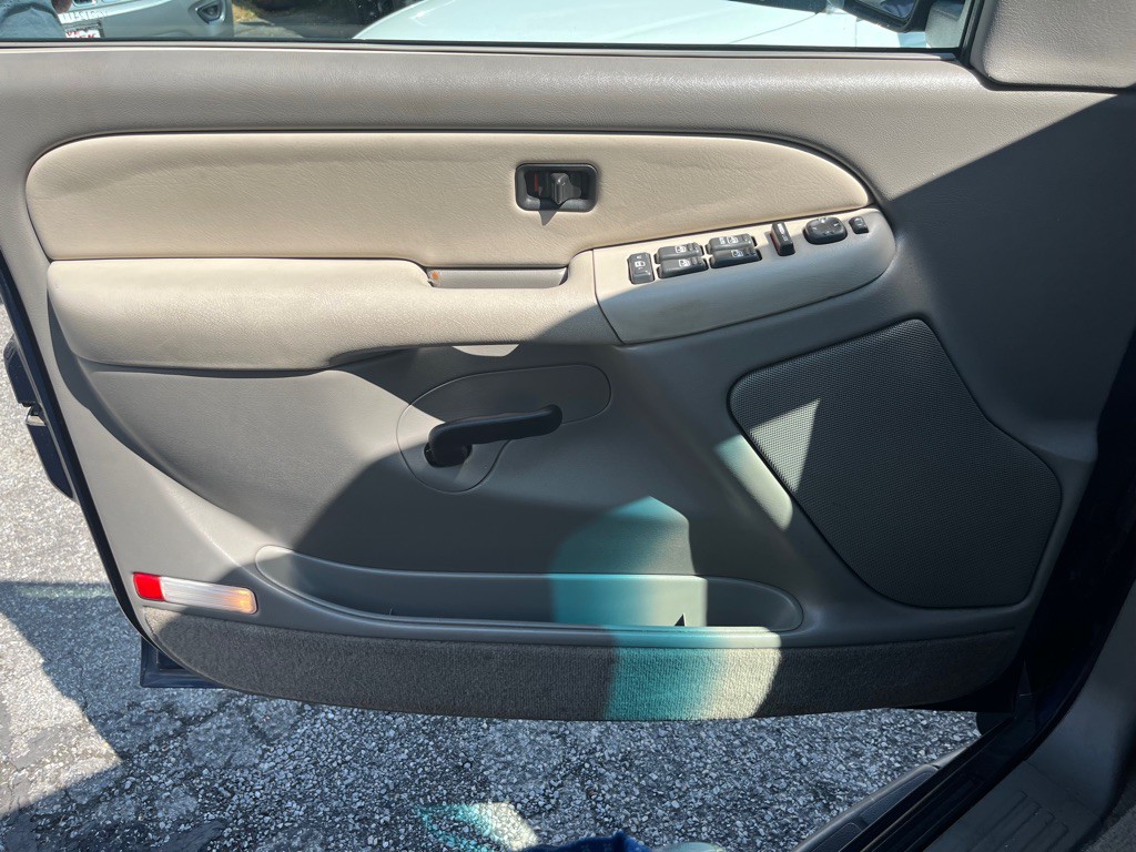 2001 GMC Yukon Image 13