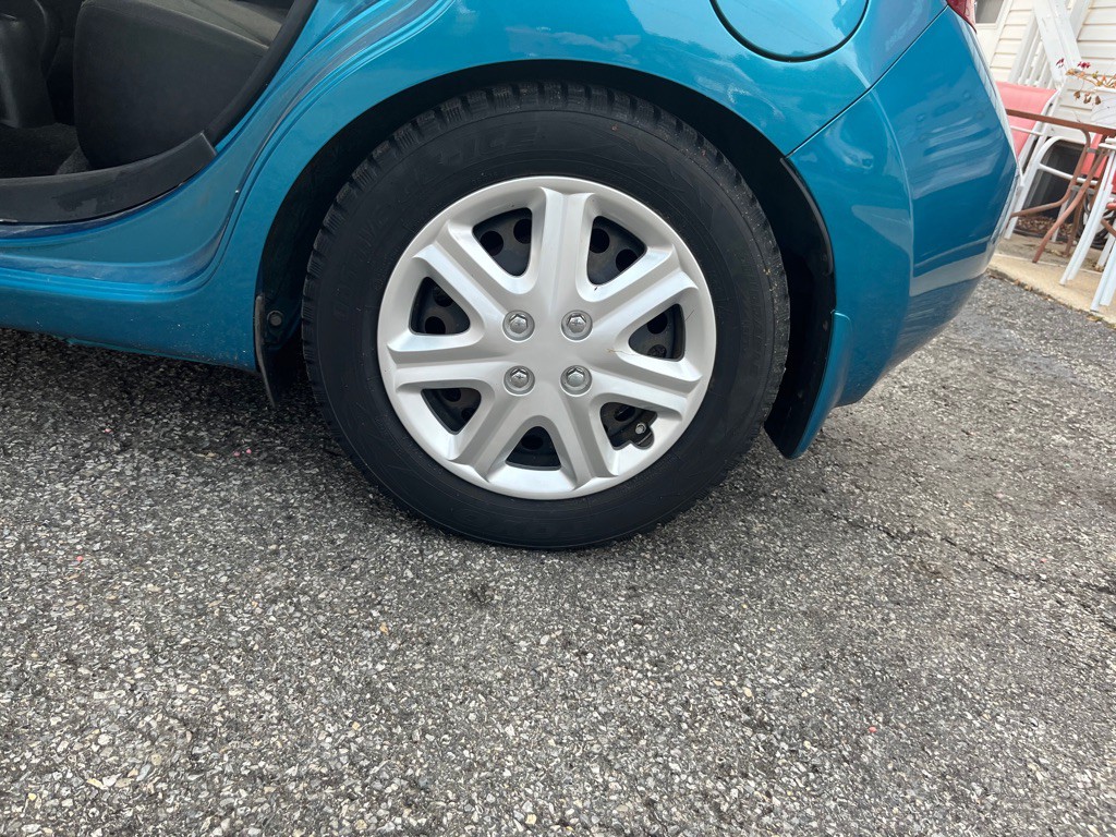 2016 Nissan Versa Image 9