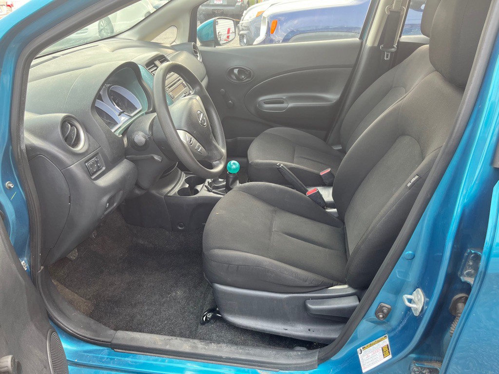 2016 Nissan Versa Image 11