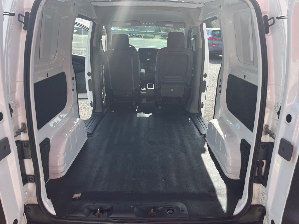 2015 Nissan NV200 Image 10