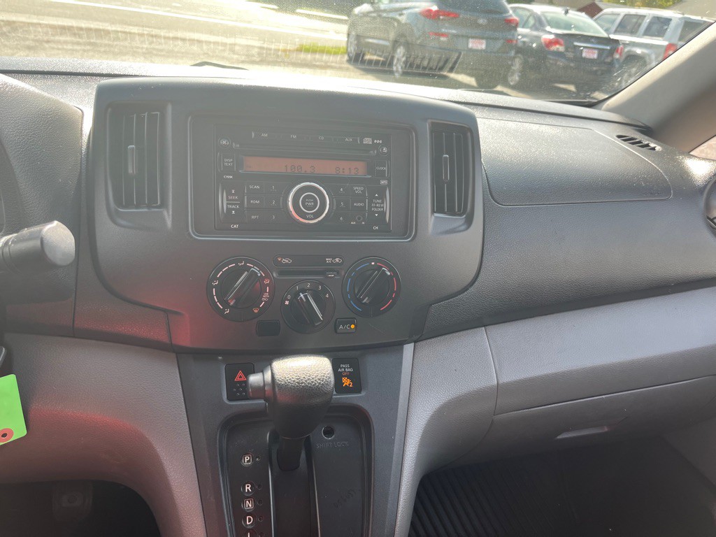 2015 Nissan NV200 Image 13