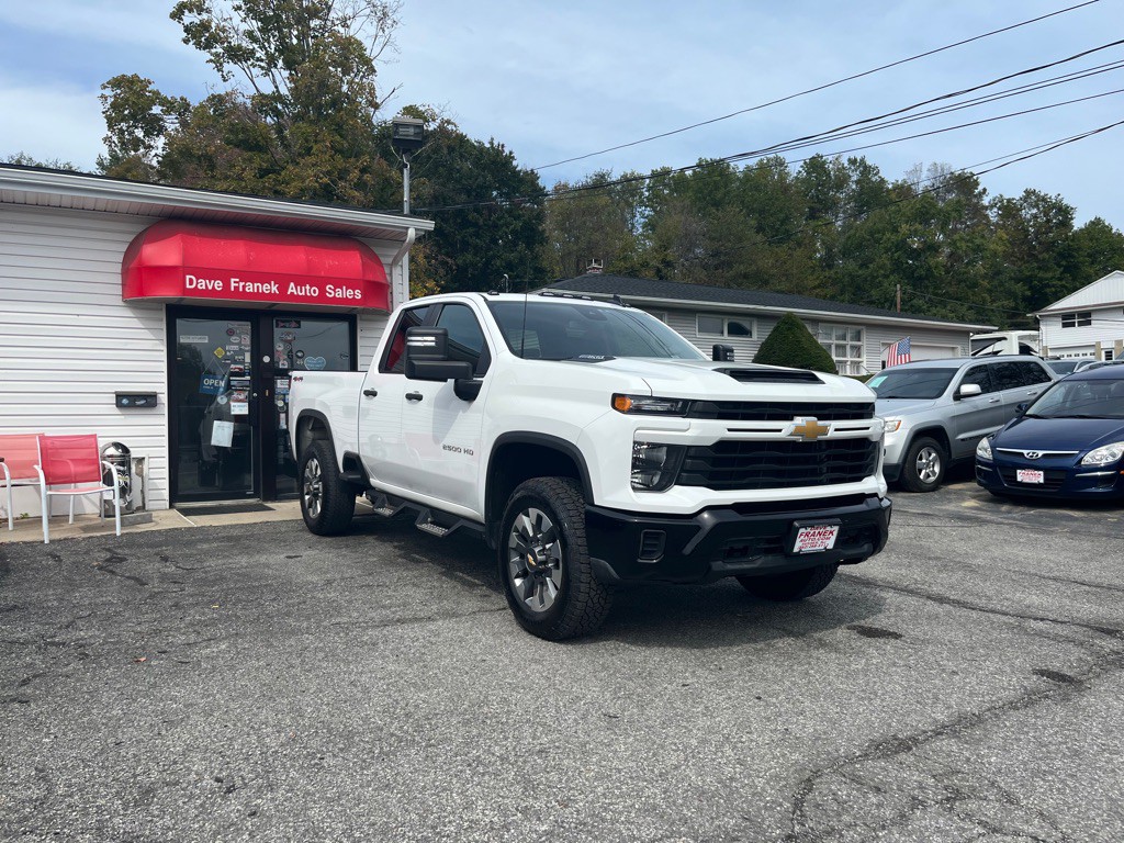 2024 Chevrolet Silverado 1500 Image 2