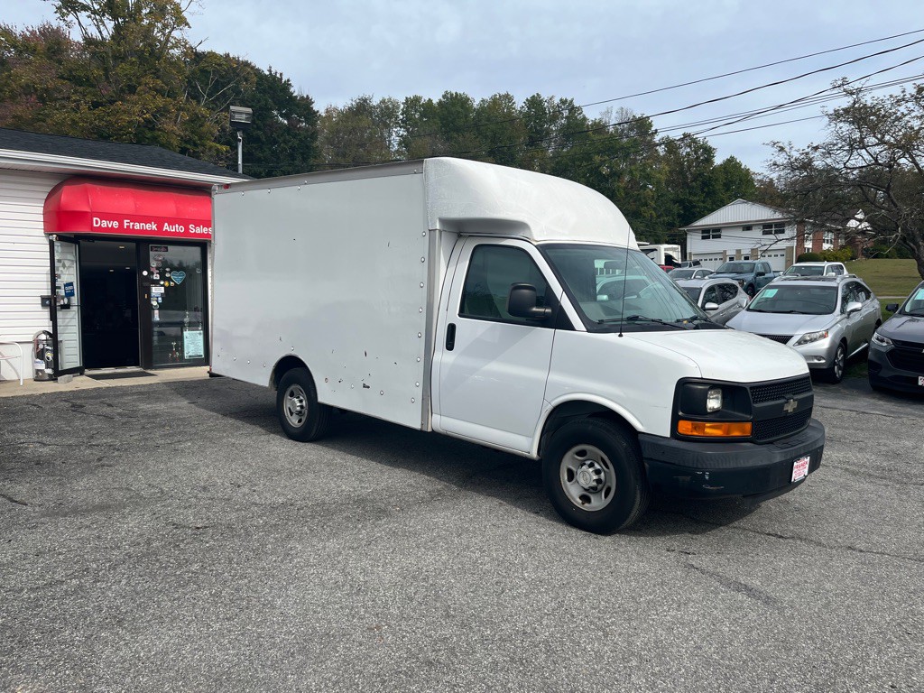 2008 Chevrolet Express Image 2