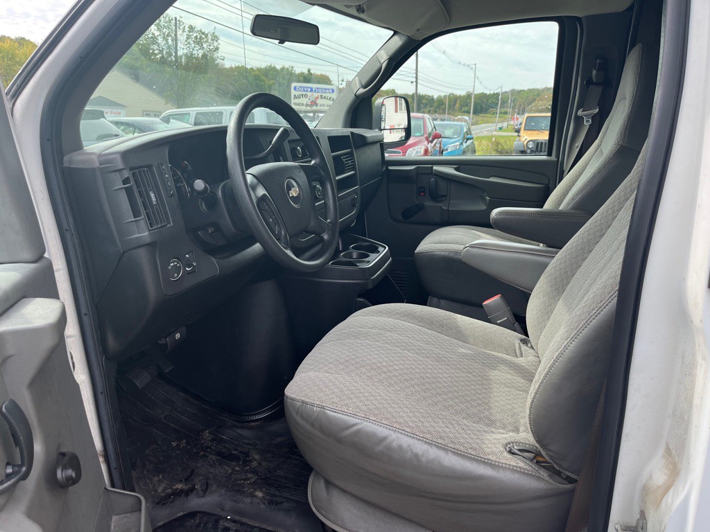 2008 Chevrolet Express Image 3