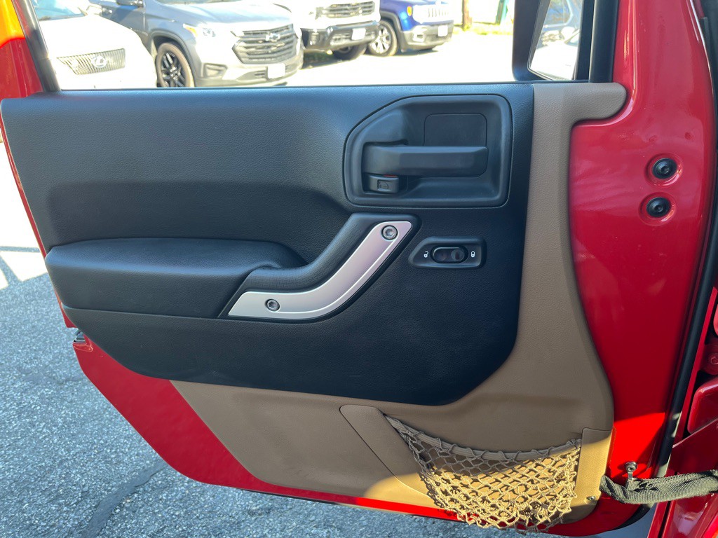 2011 Jeep Wrangler Unlimited Image 12