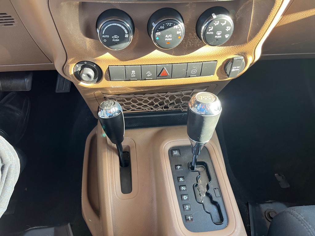 2011 Jeep Wrangler Unlimited Image 13