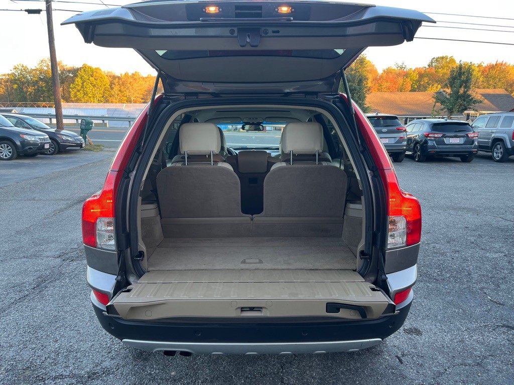 2010 Volvo XC90 Image 8