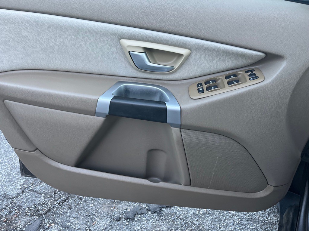 2010 Volvo XC90 Image 14
