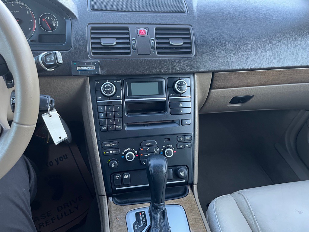 2010 Volvo XC90 Image 15