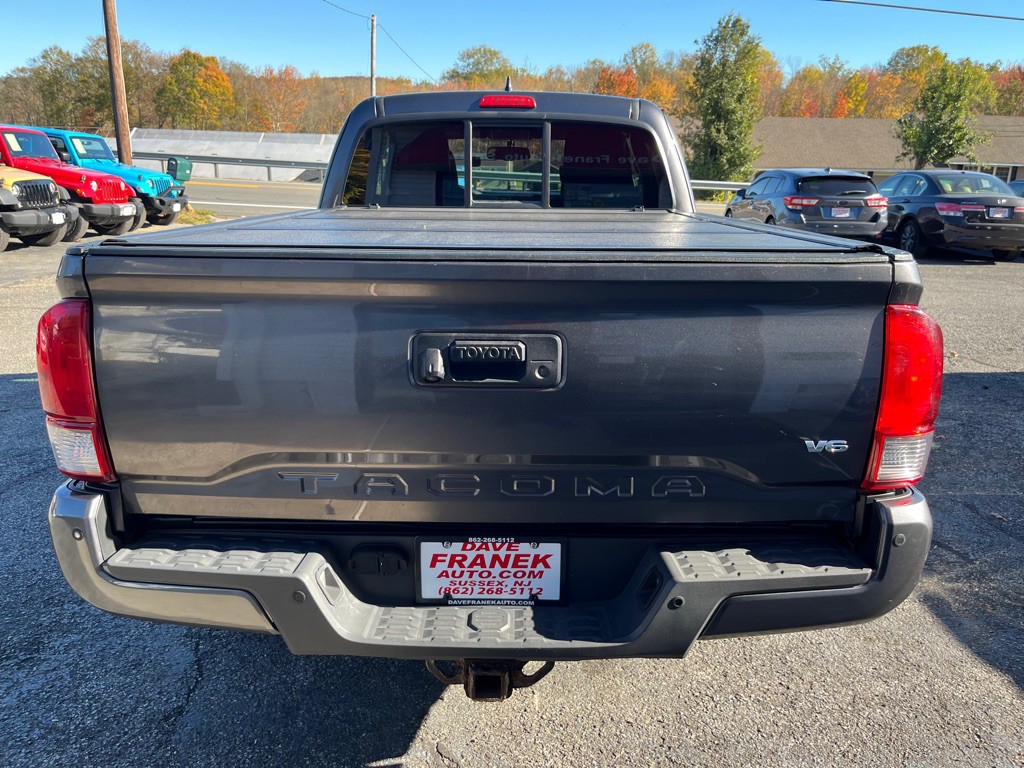 2016 Toyota Tacoma Image 9