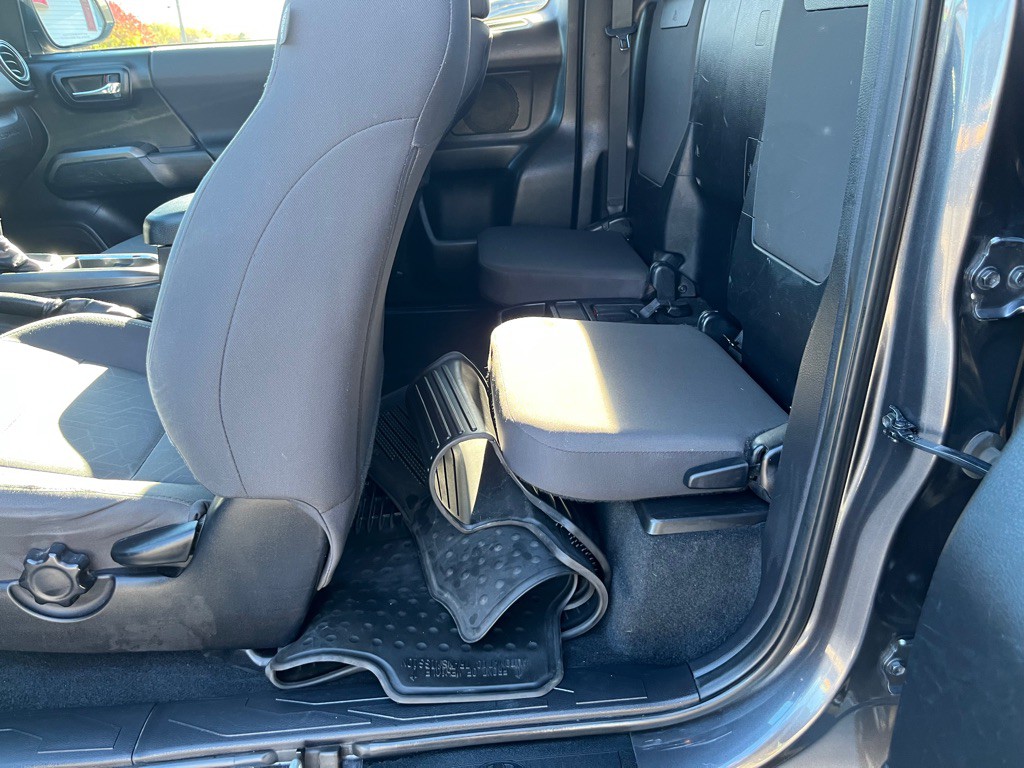 2016 Toyota Tacoma Image 11