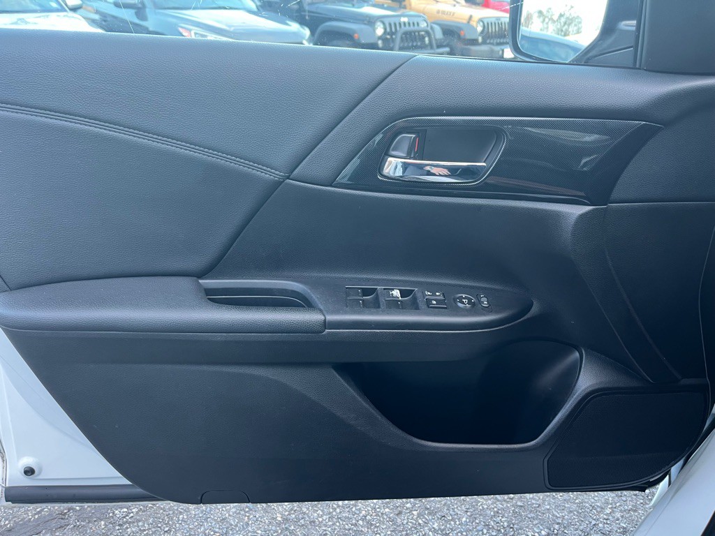 2015 Honda Accord Image 11