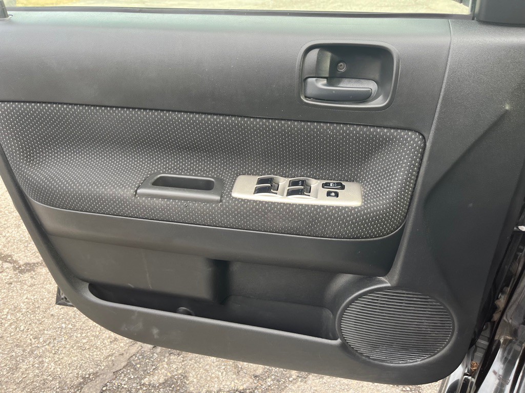 2005 Scion xB Image 12