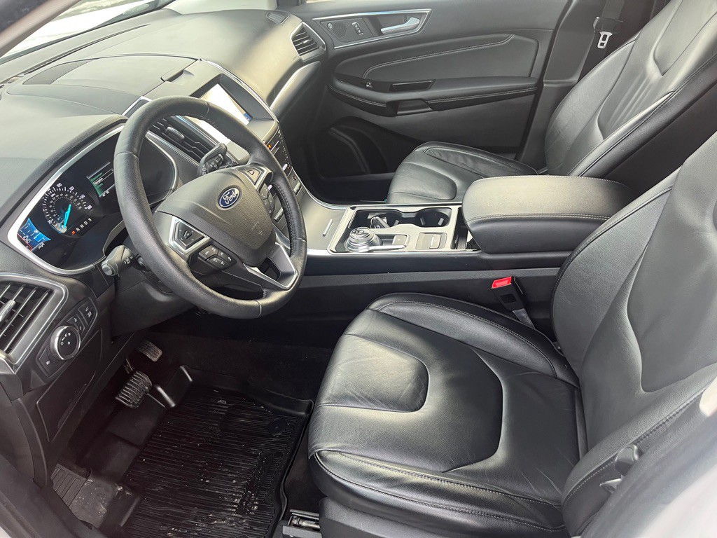 2019 Ford Edge Image 10