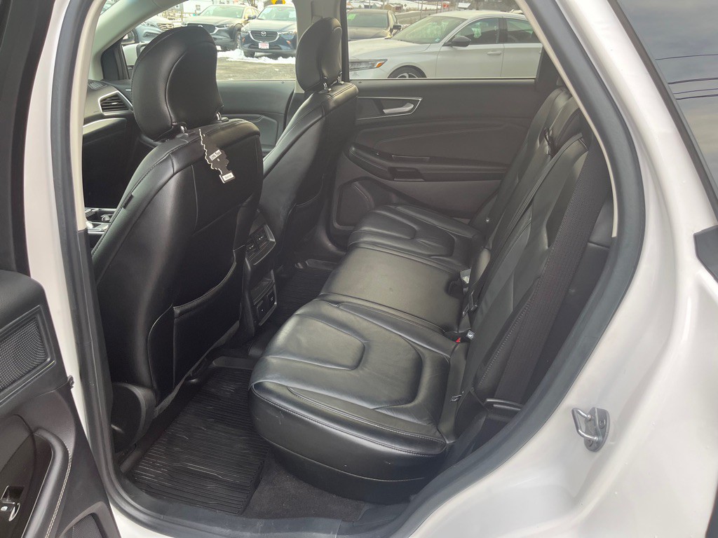 2019 Ford Edge Image 11