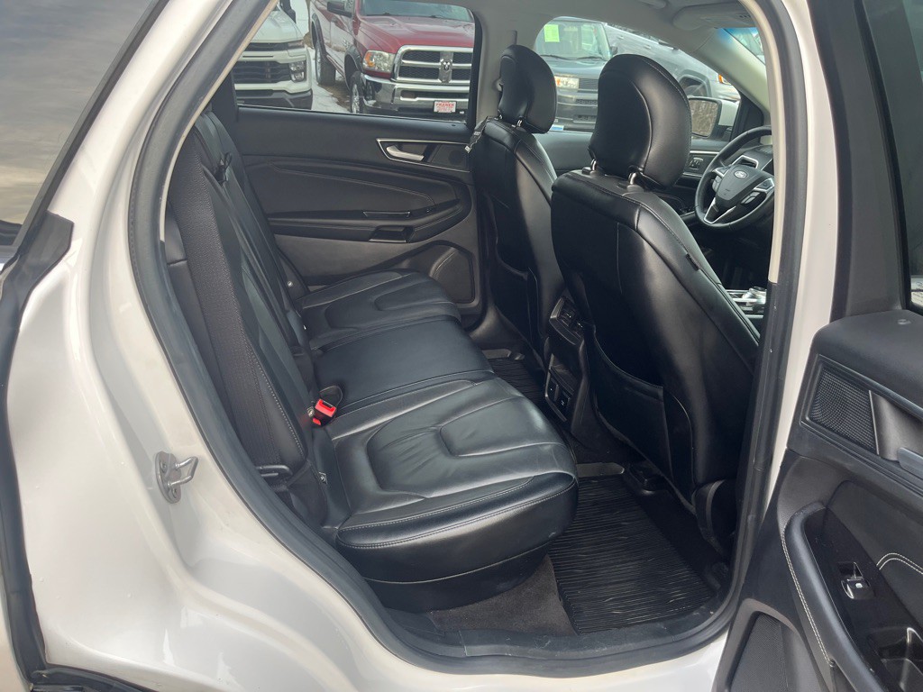 2019 Ford Edge Image 12