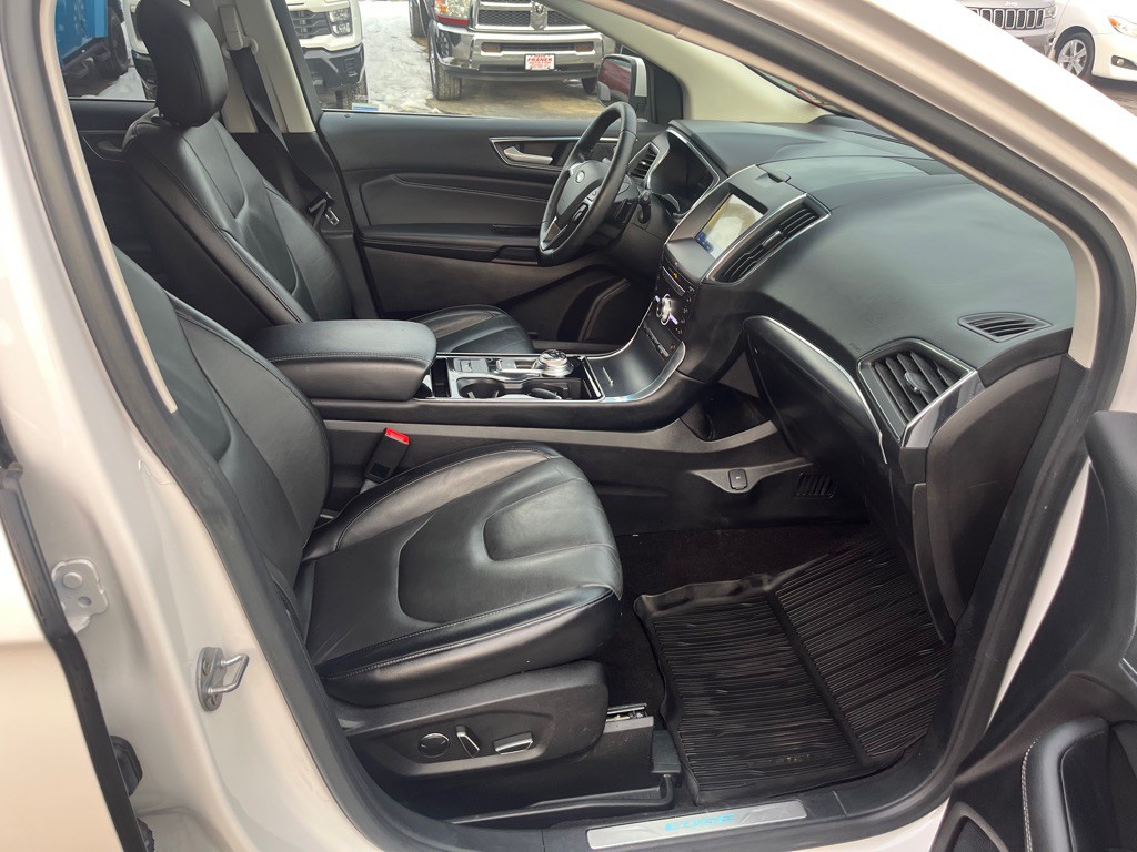 2019 Ford Edge Image 13