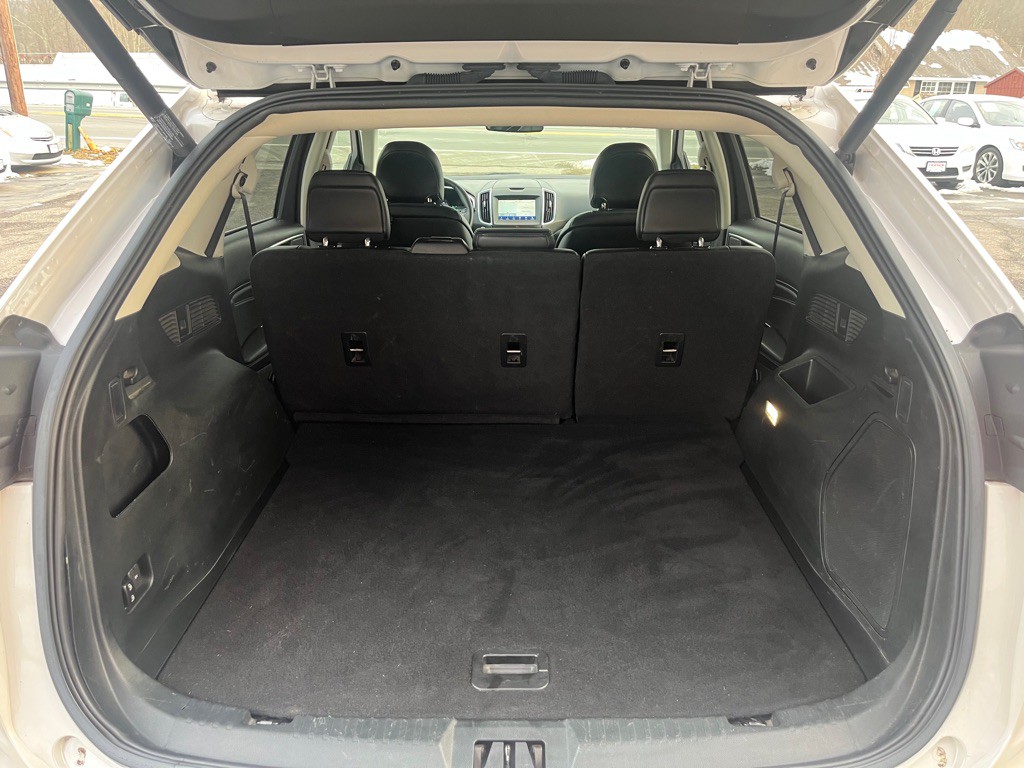 2019 Ford Edge Image 16