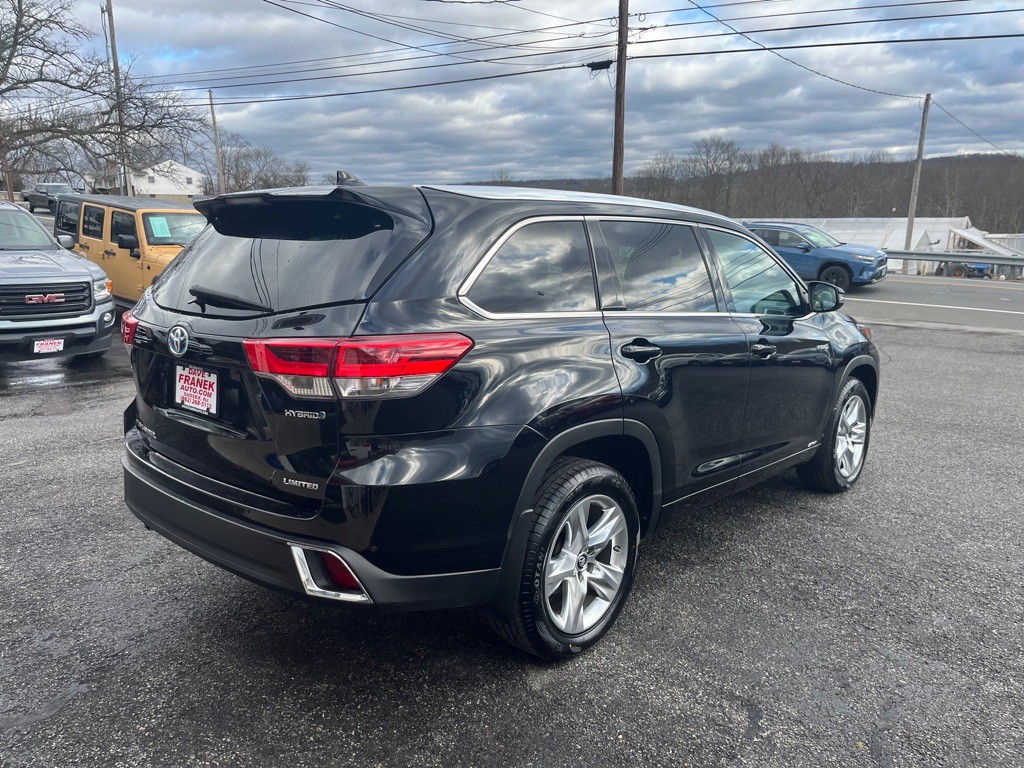 2017 Toyota Highlander Image 8