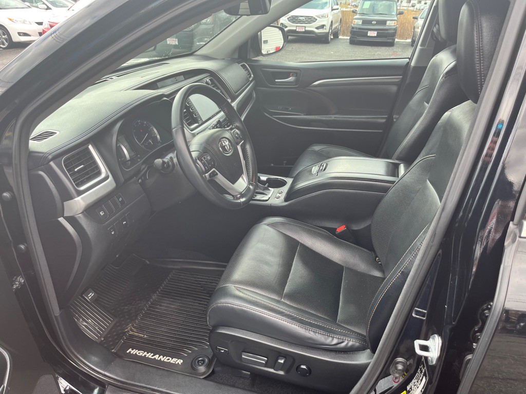 2017 Toyota Highlander Image 10