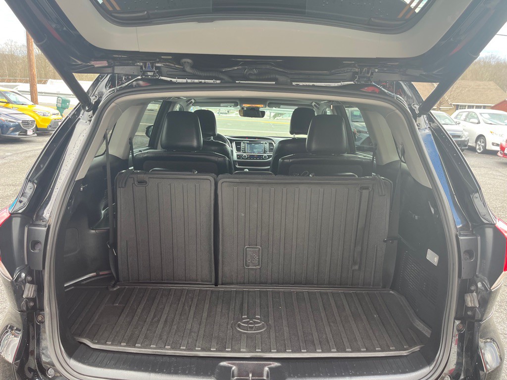 2017 Toyota Highlander Image 12