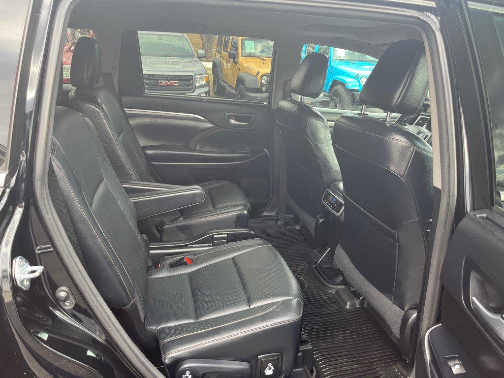 2017 Toyota Highlander Image 13
