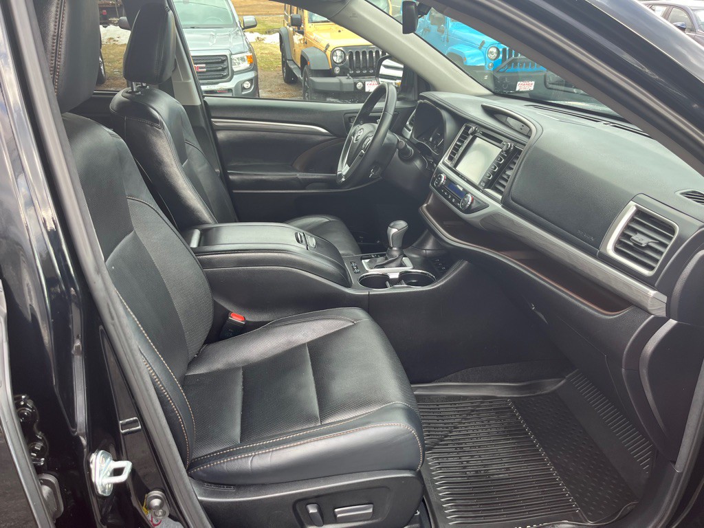 2017 Toyota Highlander Image 14