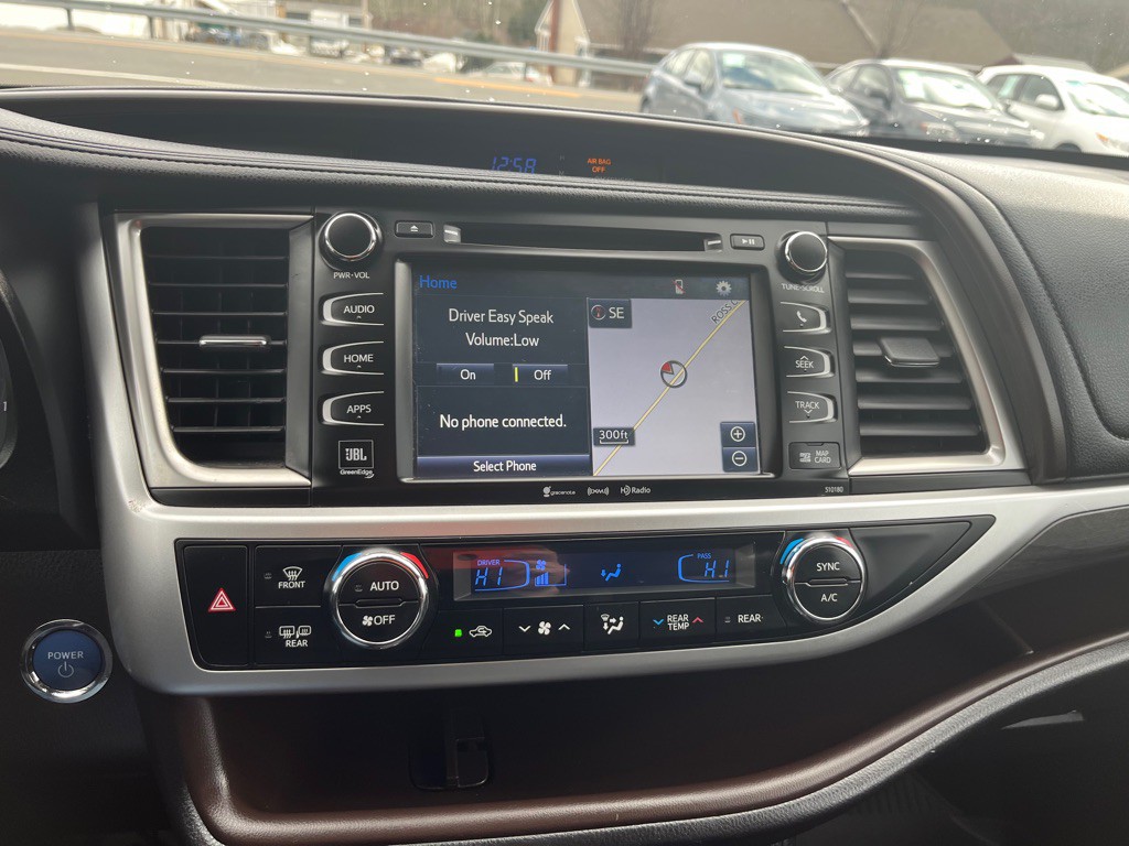 2017 Toyota Highlander Image 16