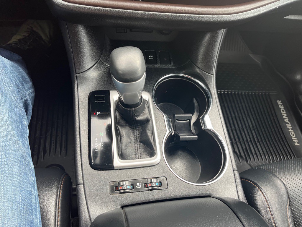 2017 Toyota Highlander Image 17