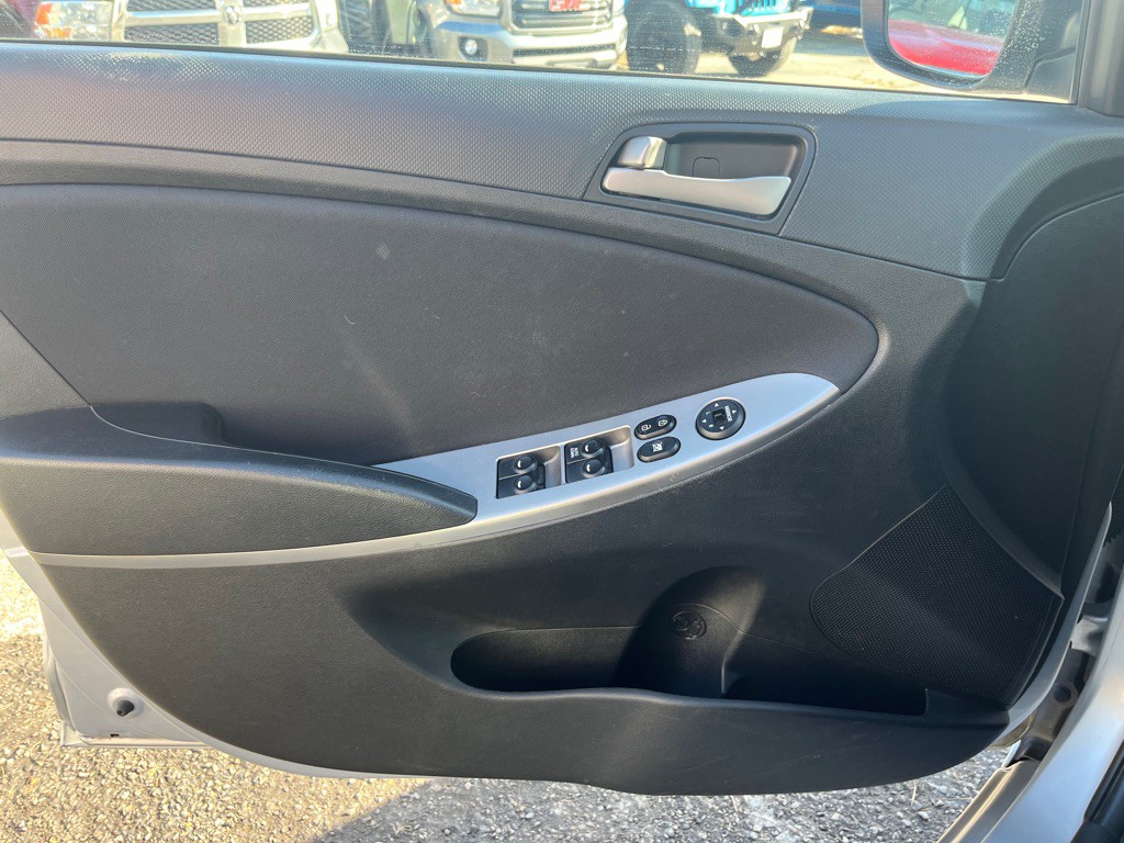 2017 Hyundai Accent Image 12