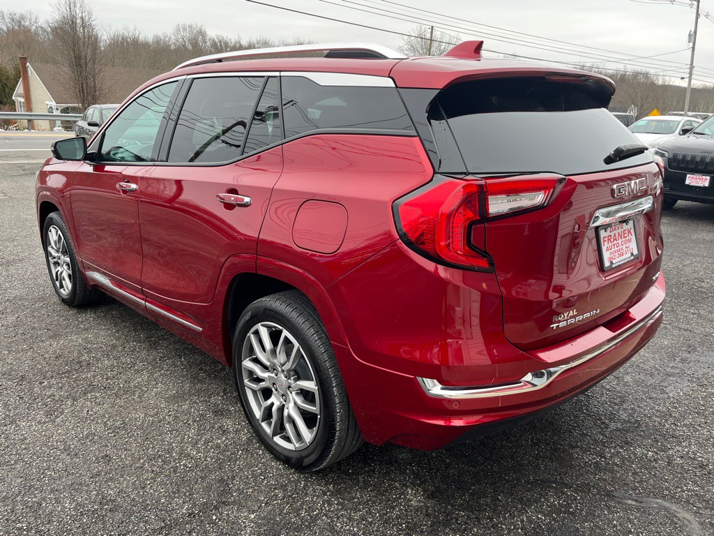 2024 GMC Terrain Image 8