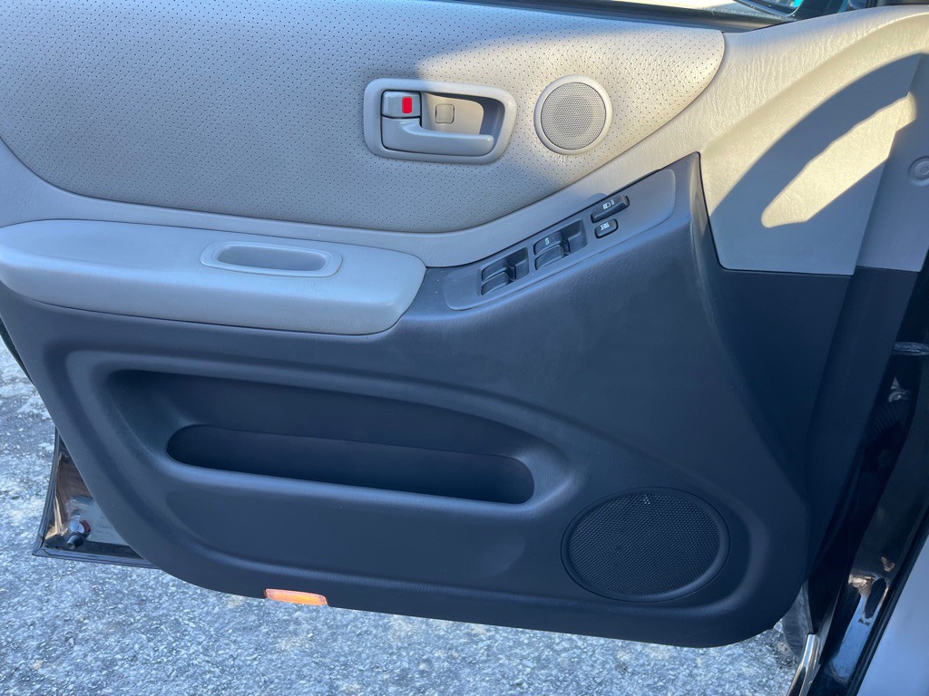 2005 Toyota Highlander Image 12