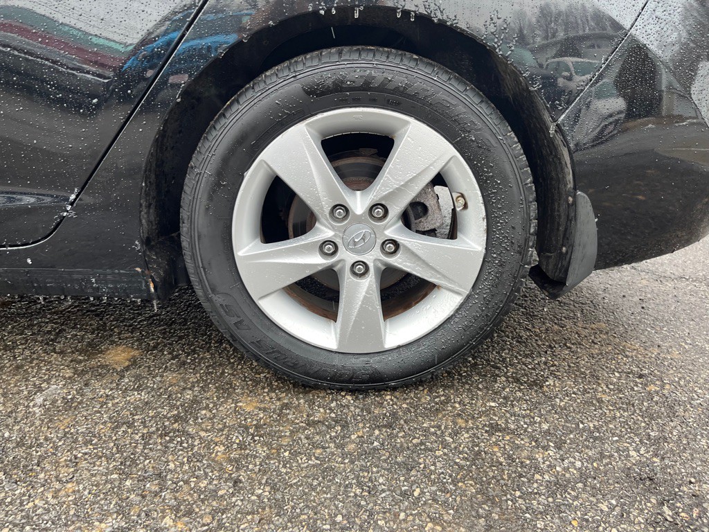 2013 Hyundai Elantra Image 9